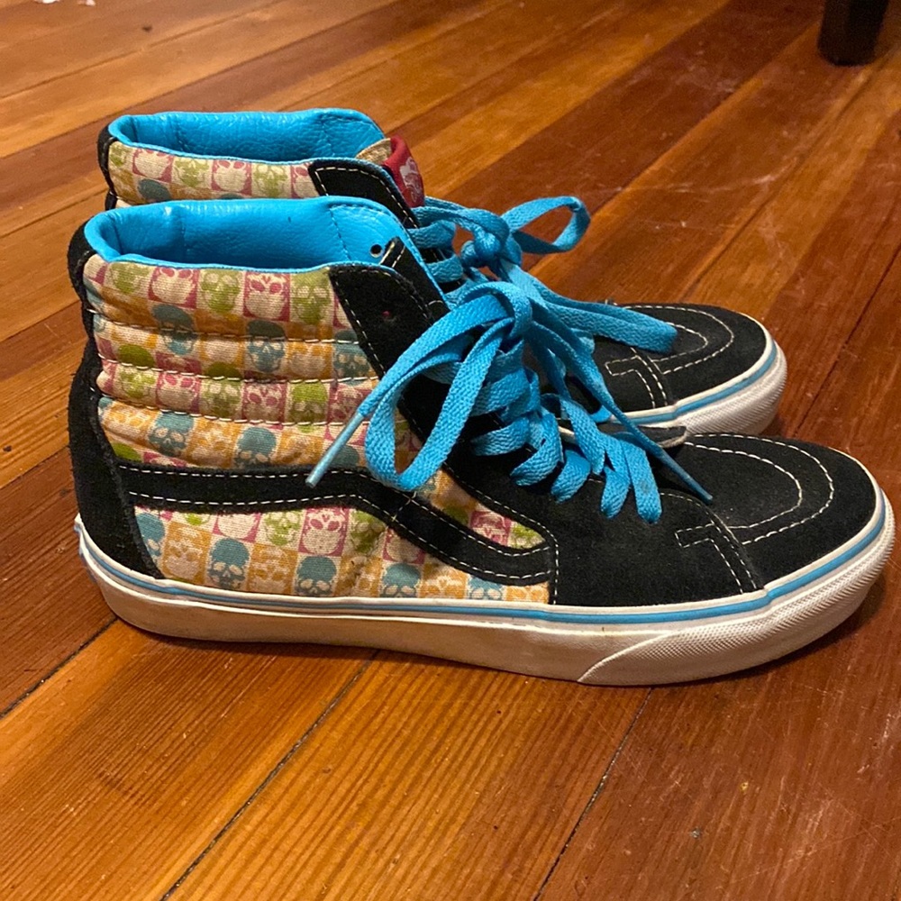 Vintage 00’s skate hi Vans skate shoe sneaker head skulls neon